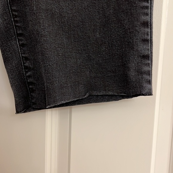 Levi’s ladies shorts - Picture 3 of 12